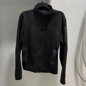 Arc’teryx men’s medium jacket.